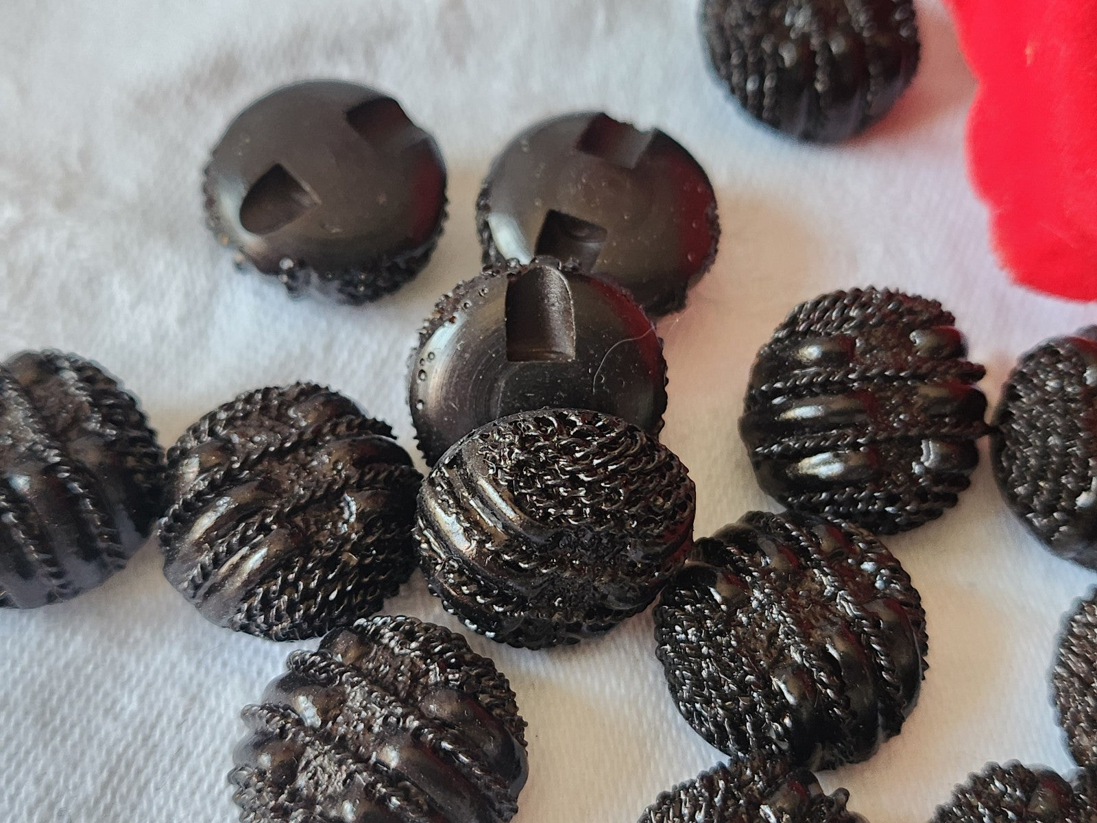 Lot 10 boutons vintage en résine marron pied 1,7 cm motif  ref 1655