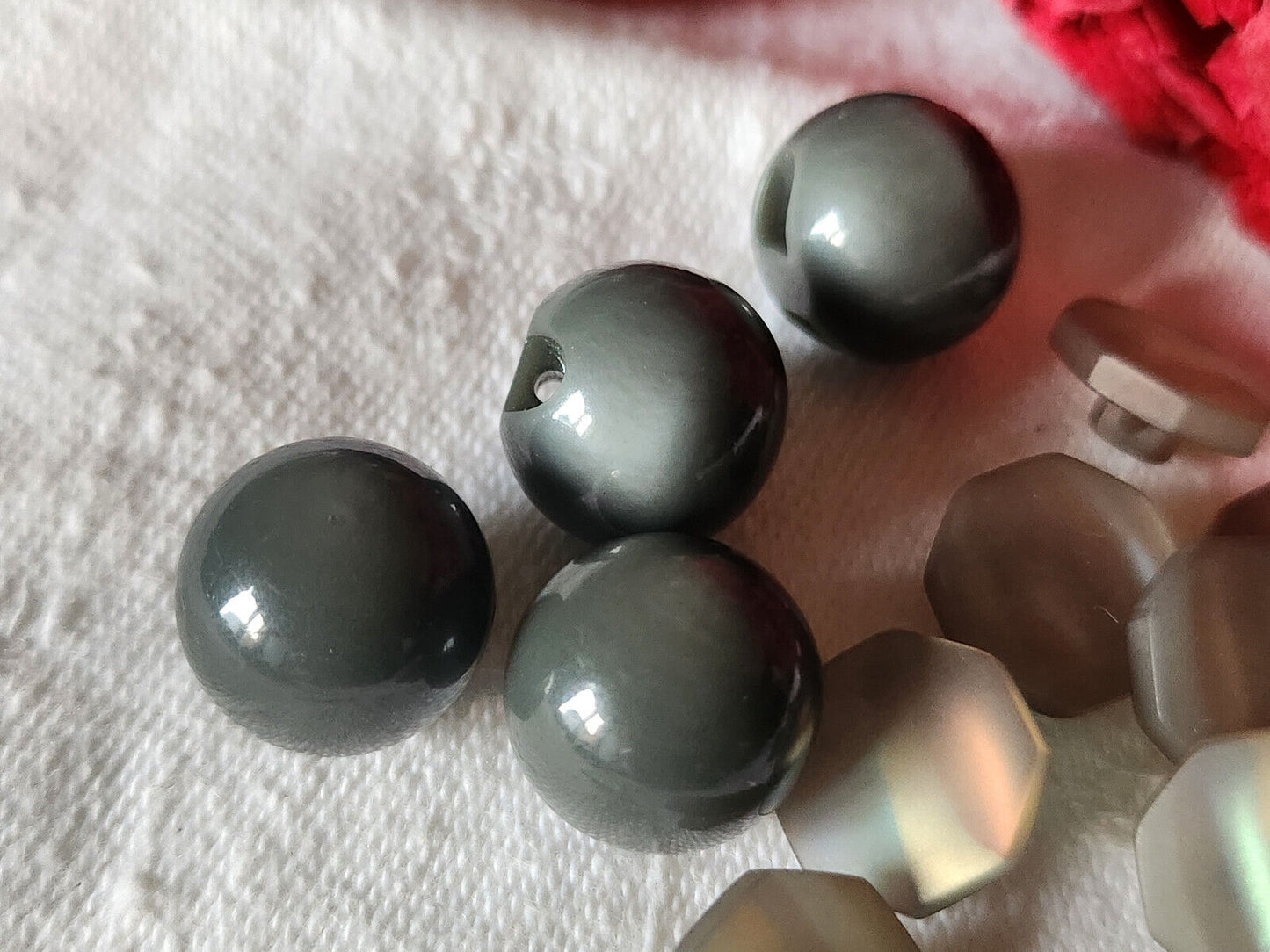 Lot 13 boutons vintage gris 2 series pied  1,2 et 1,3 cm ref 1758