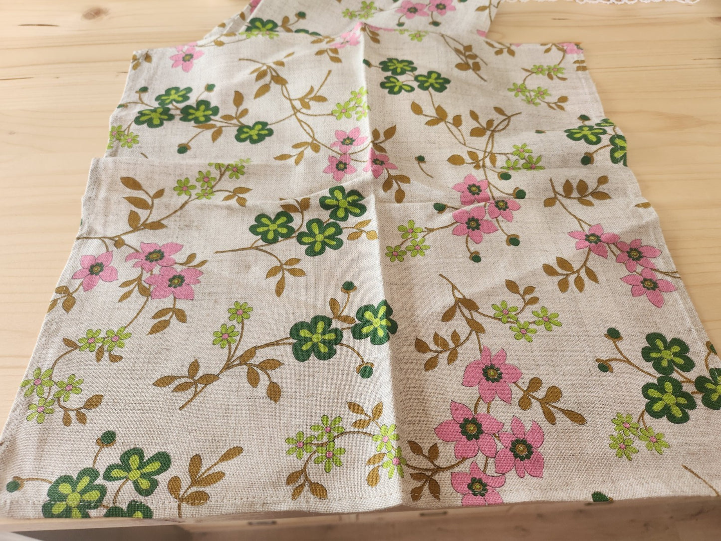 Nappe vintage avec 4 serviettes jamais utilises fleur 110sur 185 cm  B8