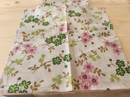 Nappe vintage avec 4 serviettes jamais utilises fleur 110sur 185 cm  B8