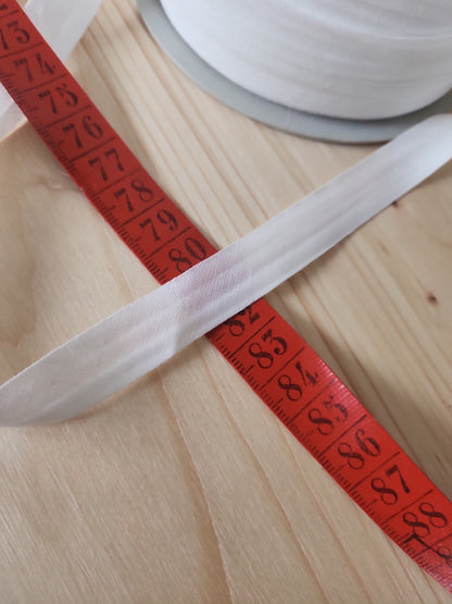 Biais blanc rouleau vintage centaines de mètres  sur 1,5 cm A4