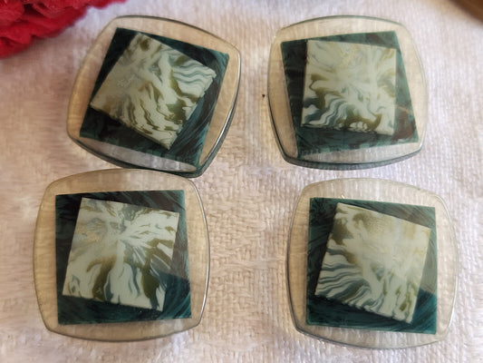 Lot 4 boutons vintage vert jolis carré pied 1,8 cm ref 2707