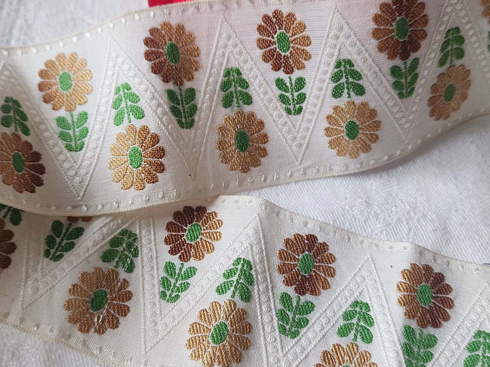 Galon vintage fleur large marron vert 1 m 08 sur 4 cm T7