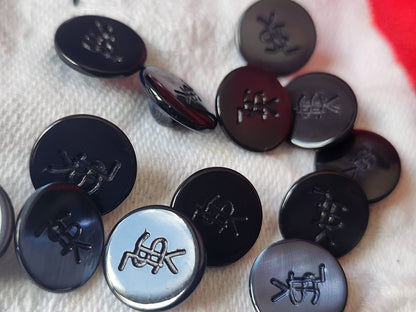 Lot  12  boutons vintage en nacre YSL siglé haute couture 1,1 cm ref 2439