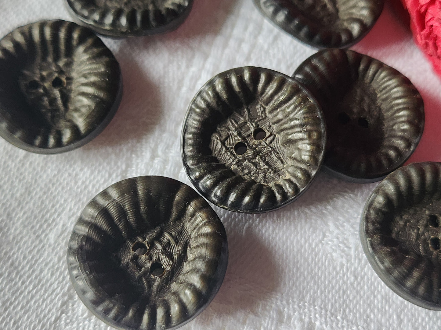 Lot 8 boutons vintage marron texturé à trous 2,1 cm ref 1502