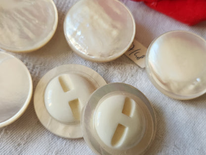 Lot 6 gros bouton ancien en nacre épais joli blanc laiteux  à pied 3 cm ref 5052