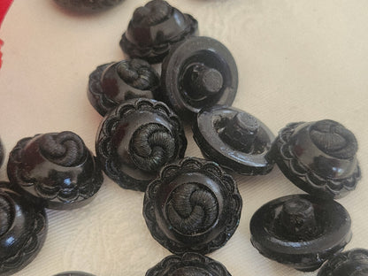 lot 6  boutons vintage coeur passementerie noir à  pied 1,7 cm ou 17 mm ref 6255