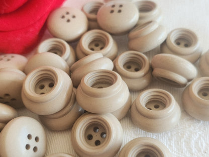Lot 15 boutons vintage beige/ marron haut épais trous 1,6 cm 16 mm ref 6266