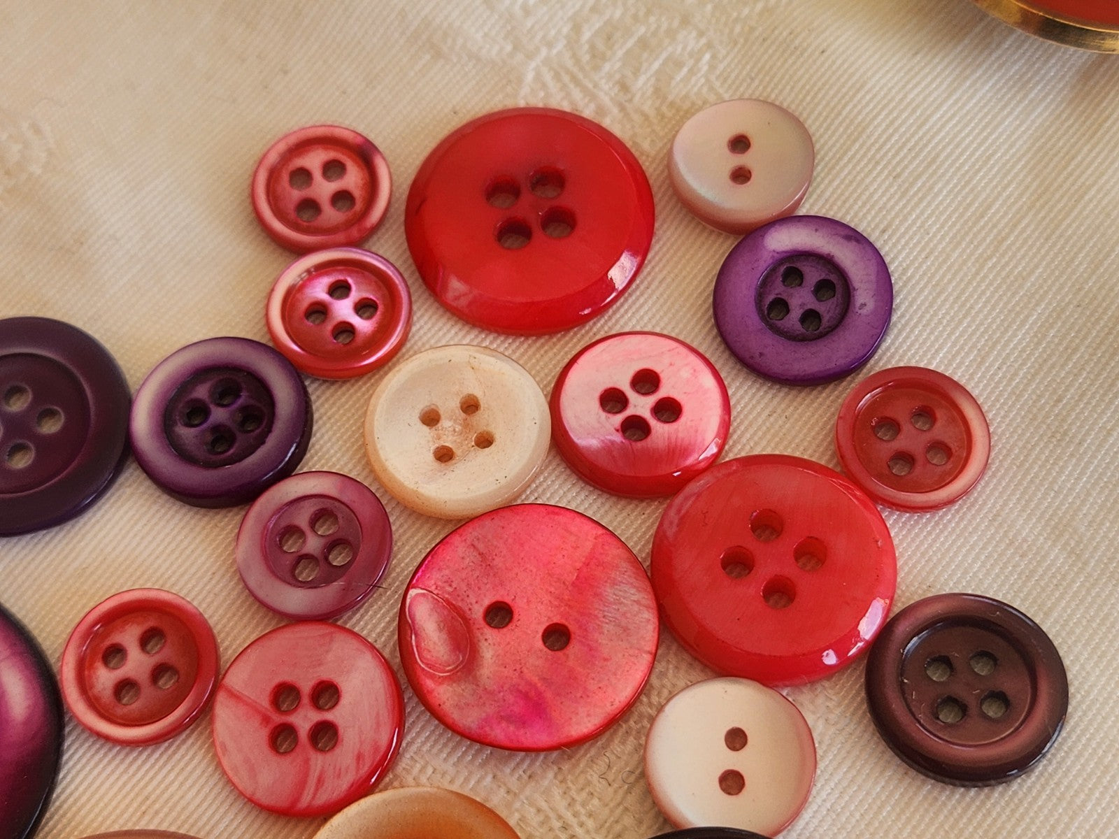 Panaché lot 24 boutons vintage en nacre rose violet 1,1 à 2,6 cm ref 6259
