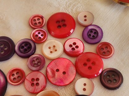 Panaché lot 24 boutons vintage en nacre rose violet 1,1 à 2,6 cm ref 6259