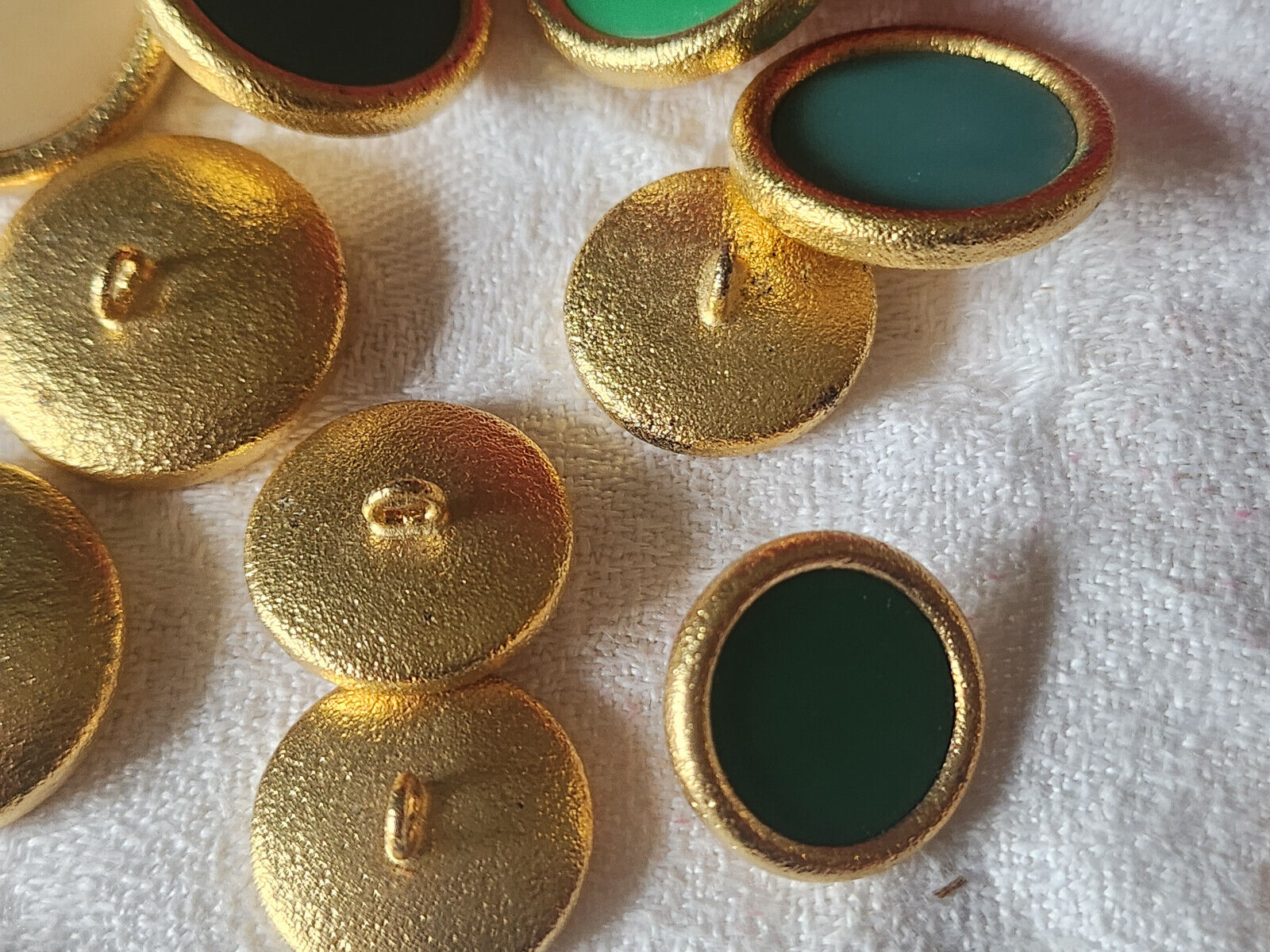 Lot 11 boutons vintage métal panaché pied couleur 1,8 à  2,7 cm ref 4899