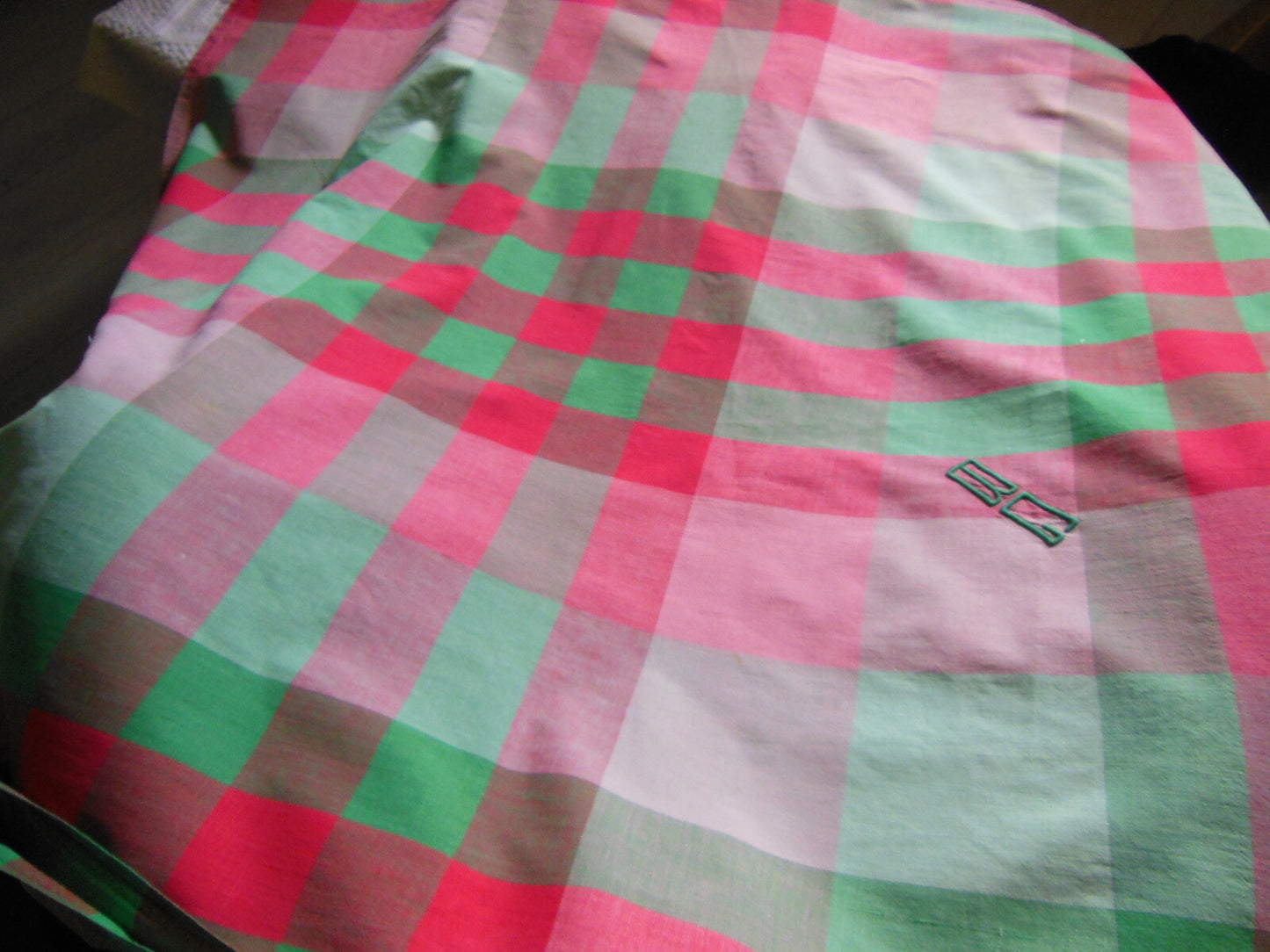 Nappe vintage a carreaux rouge vert double monogramme BG 1 m 92 sur  96 cm  B6