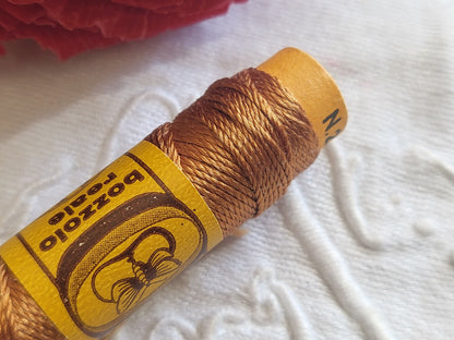 Bobine ancienne pur fil de soie vintage marron broderie   n°120 T5