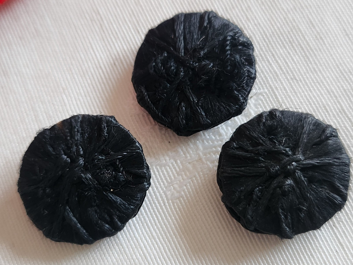 Trio  boutons anciens main passementerie noir 2,1 cm environ G12F