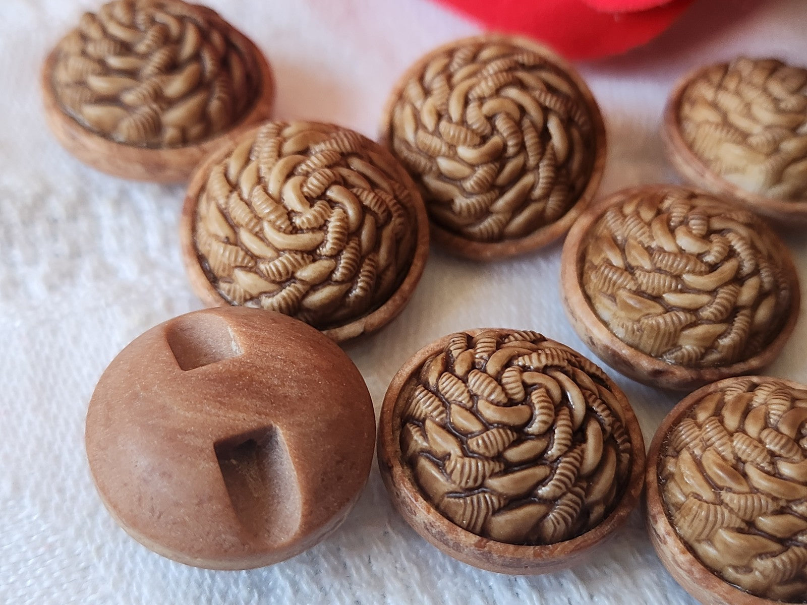 Lot 7 boutons vintage marron effet bois à pied 1,7 cm ref 2516