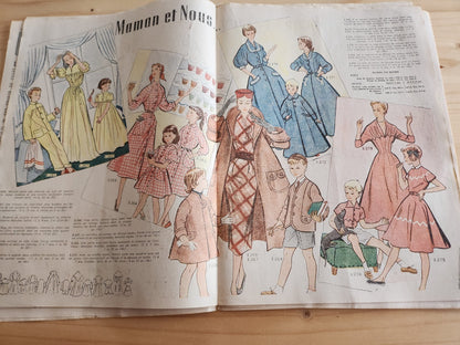 Le petit echo de la mode 1954 n°4  bonnet meunier robes enfants