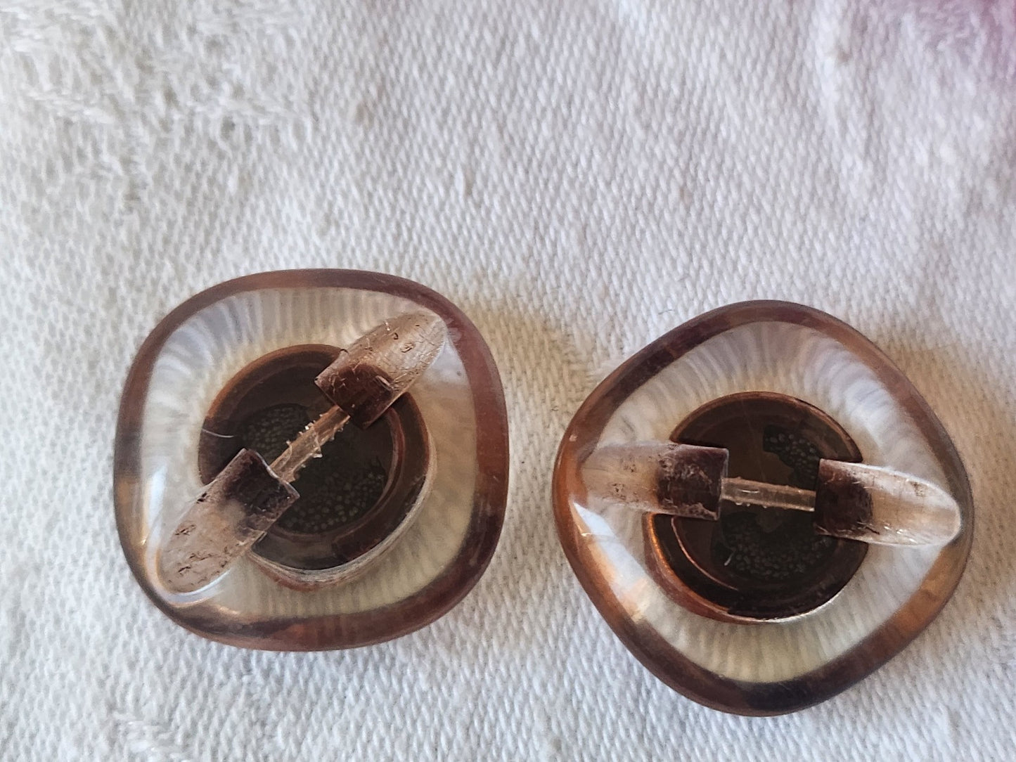 Duo boutons vintage coeur en nacre carré transparent  2,3 cm pied D13