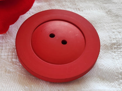 Enorme bouton vintage rouge mat épais 4,4 cm ref 2040