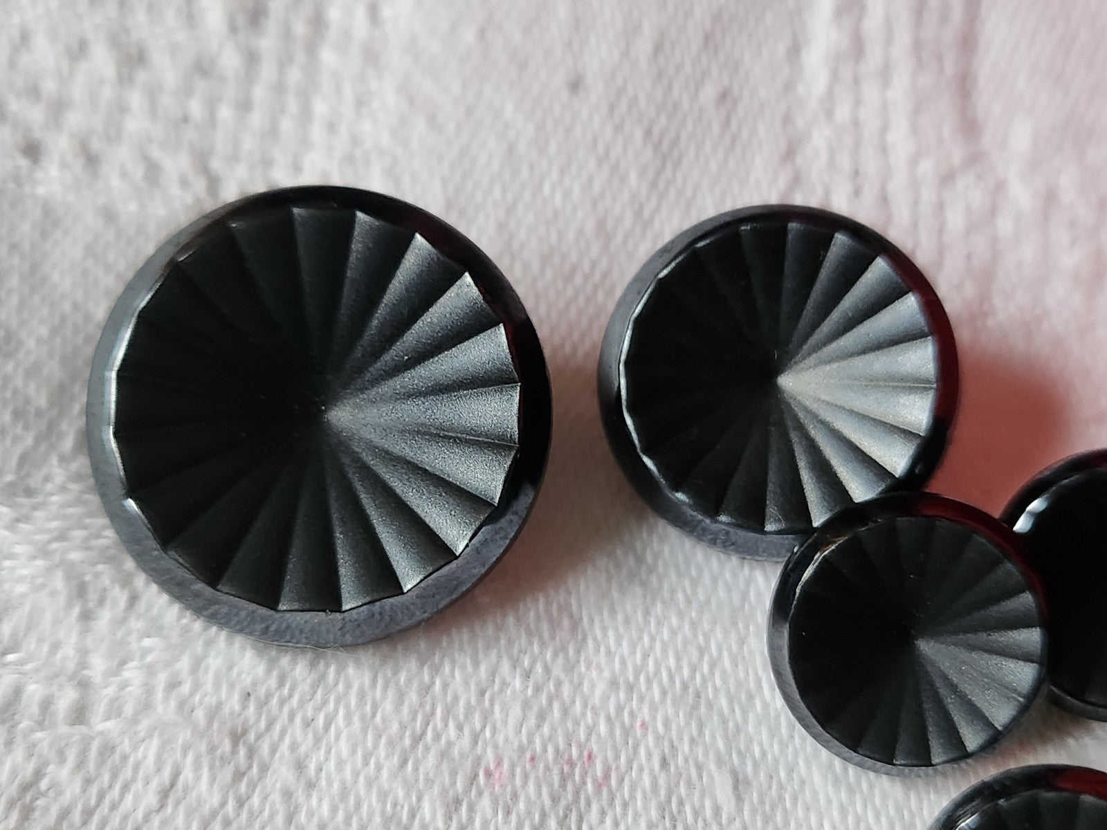 Lot 6 boutons en verre gris vintage facette panaché  1,3 à 2,1  cm ref 2184