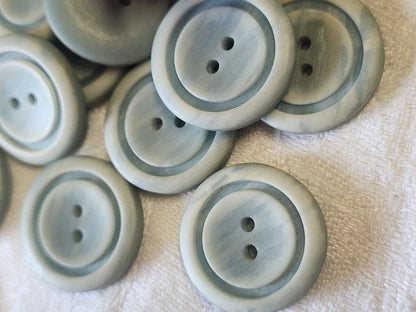 Lot 10  boutons vintage bleu reflet nacré clair trous 2,3 cm ref 0017