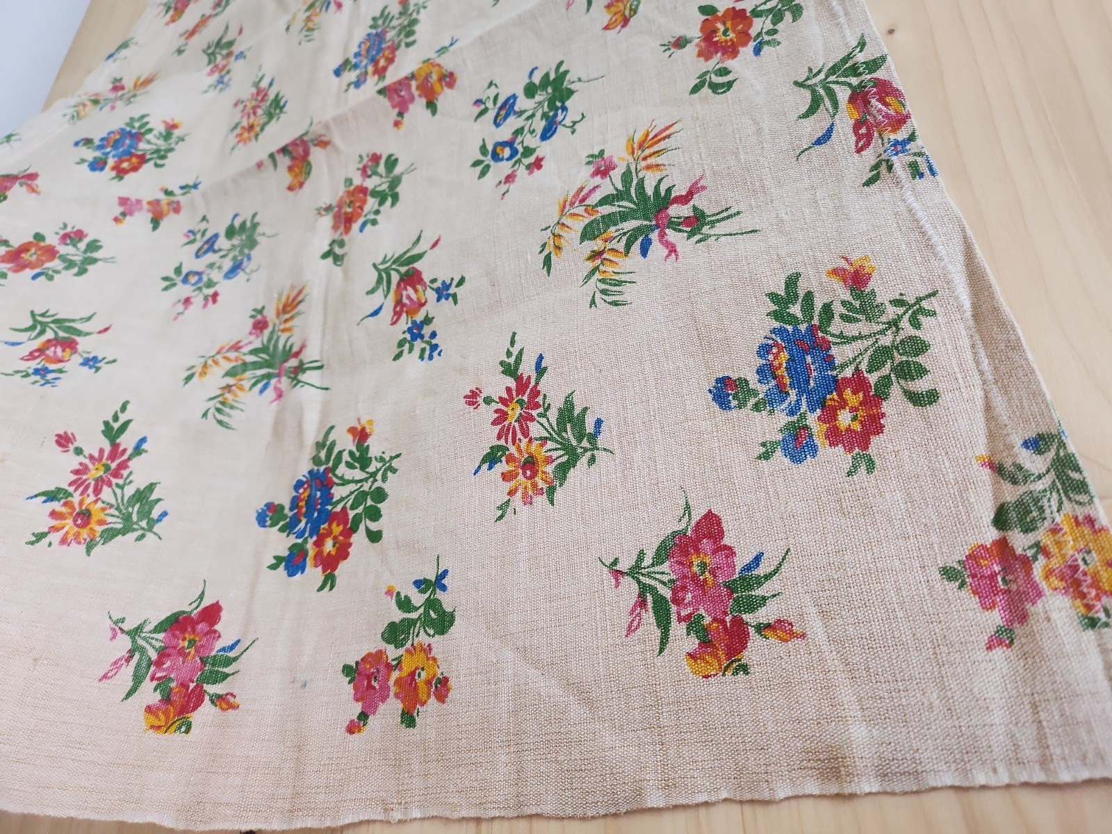 Ancien coupon de tissu lin fleur imprimé 59 cm sur 74 cm B5