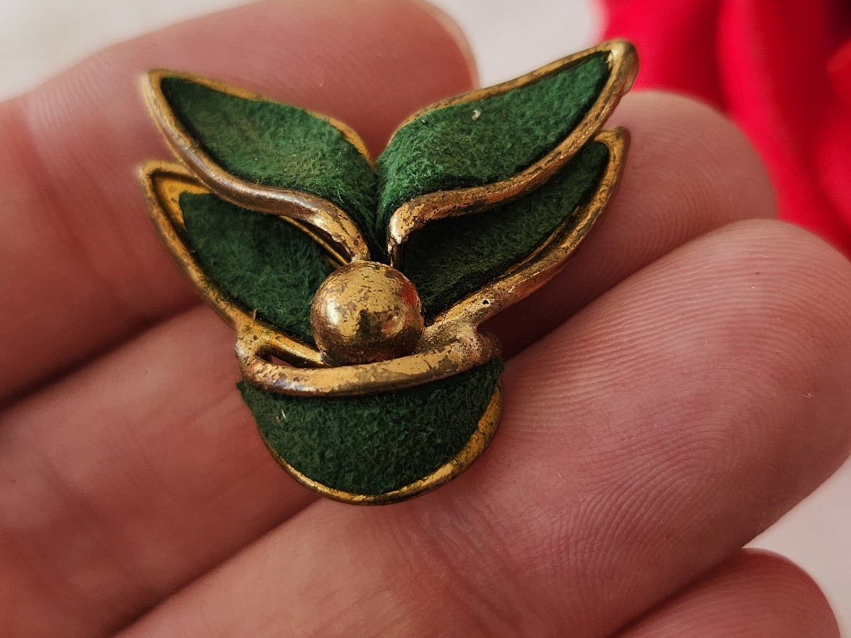 Bouton ancien metal vert  2,8 cm sur 3 cm original D19K