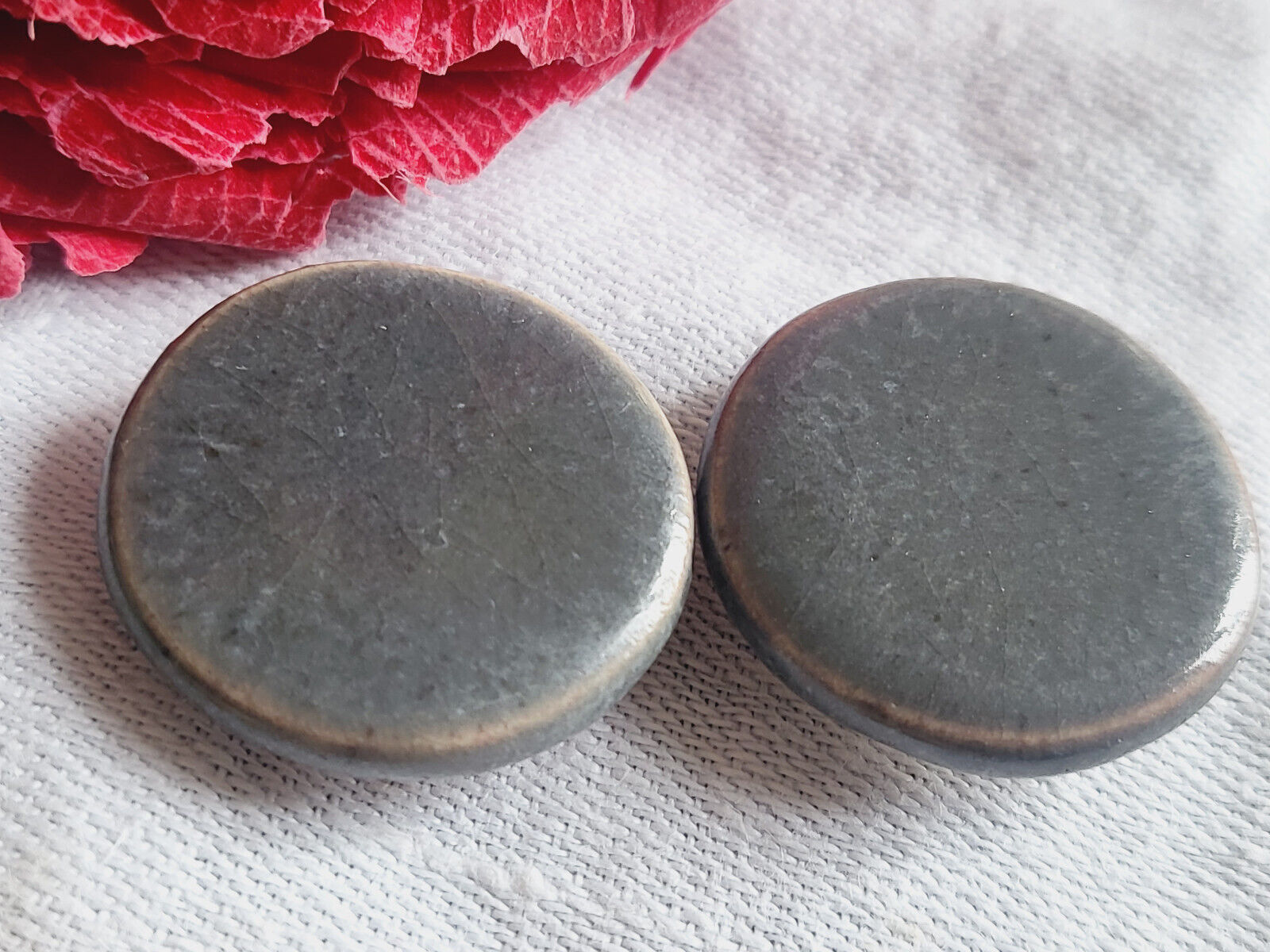 Duo boutons anciens céramique  vernissé vintage gris à pied 2,2 cm D14H