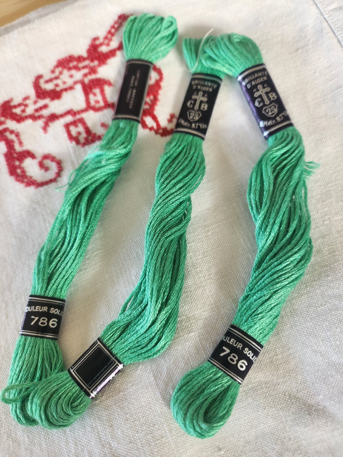 Lot 3 échevettes anciennes fil à broder cartier bresson 8 mètres vert 786 T9