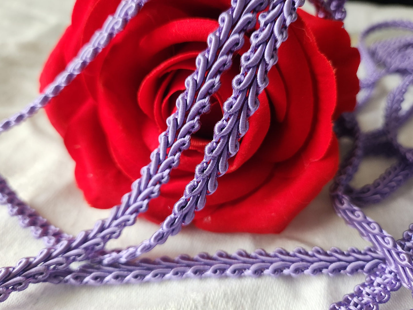 Galon vintage violet satiné lumineux 3 métres sur 0,7/0,8 cm A3
