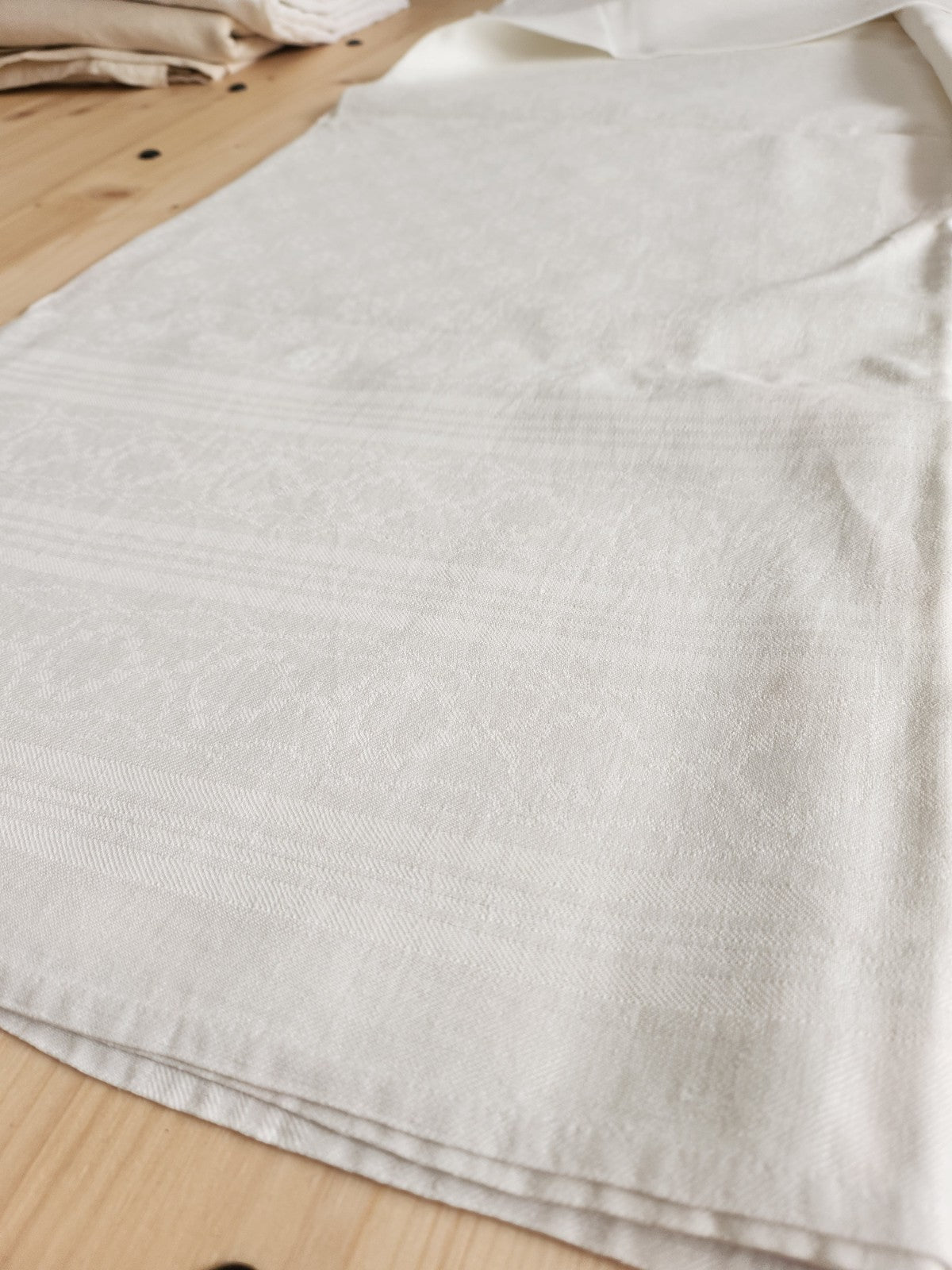 Ancienne nappe rectangulaire jolie damassé à teindre monogramme MB   B6