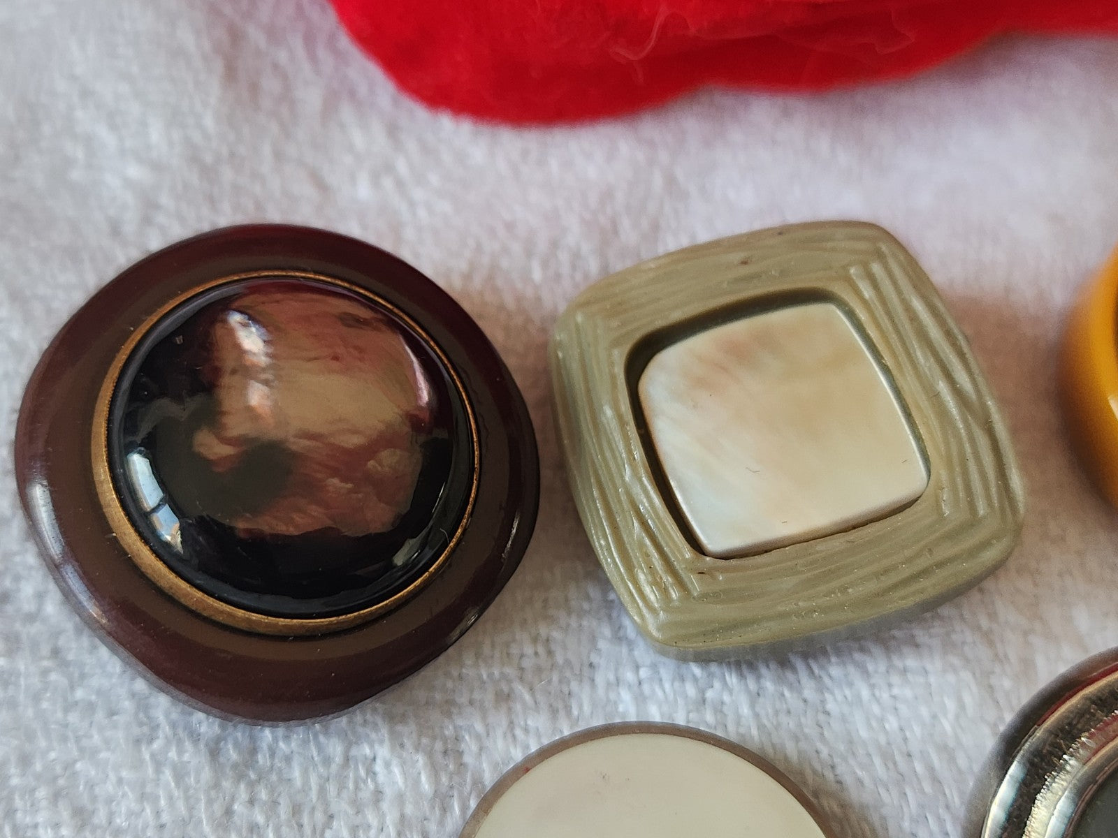 Panaché lot de 5 boutons vintage coeur en nacre  pied 1,7 à 2,1 cm ref 256