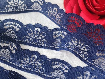 Dentelle vintage  bleu 2 métres 80 sur 2,5 cm A2