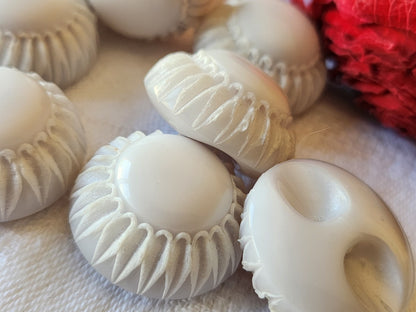 Lot 6 superbes boutons vintage à pied blanc bord texturé 2,3 cm pied ref 5005