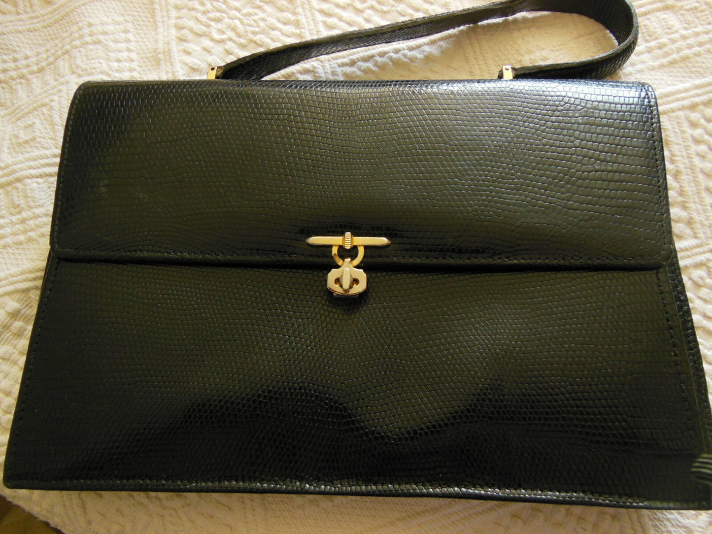  Ancien sac à main noir effet peau belle qualité 