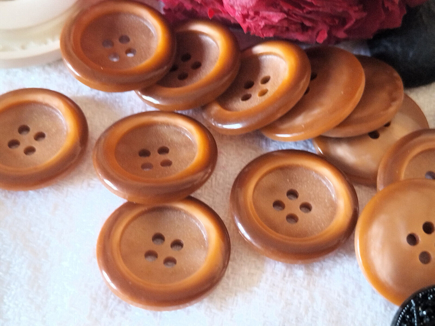 Lot 12 boutons vintage marron 4 trous lumineux 2,1 cm ref 103