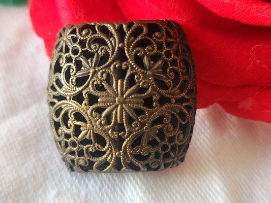 Collection bouton ancien en métal filigrame ajouré motif pied 2,5 cm G17I
