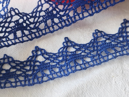 Dentelle vintage bleu  coton large 2 métres  sur 2,1  cm A2