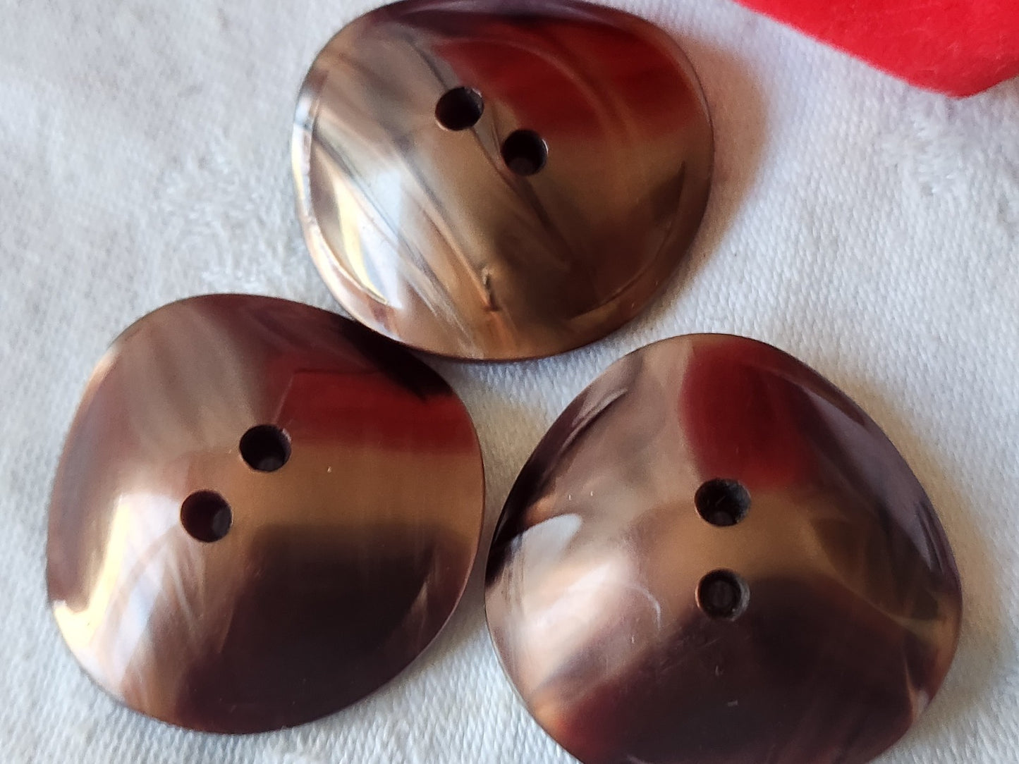 Lot 3 gros boutons vintage marron lumineux incurvé 3,4 cm ref 2832