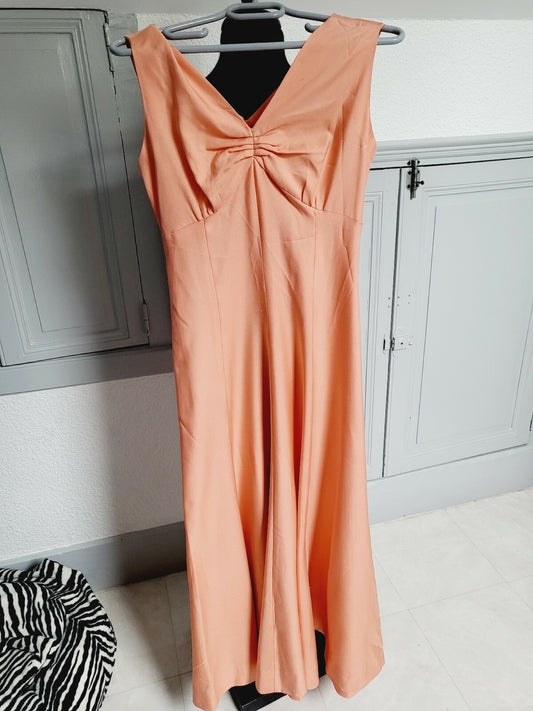 Ancienne robe saumon lumineuse petite taille robe de bal ref portant  T34/36?