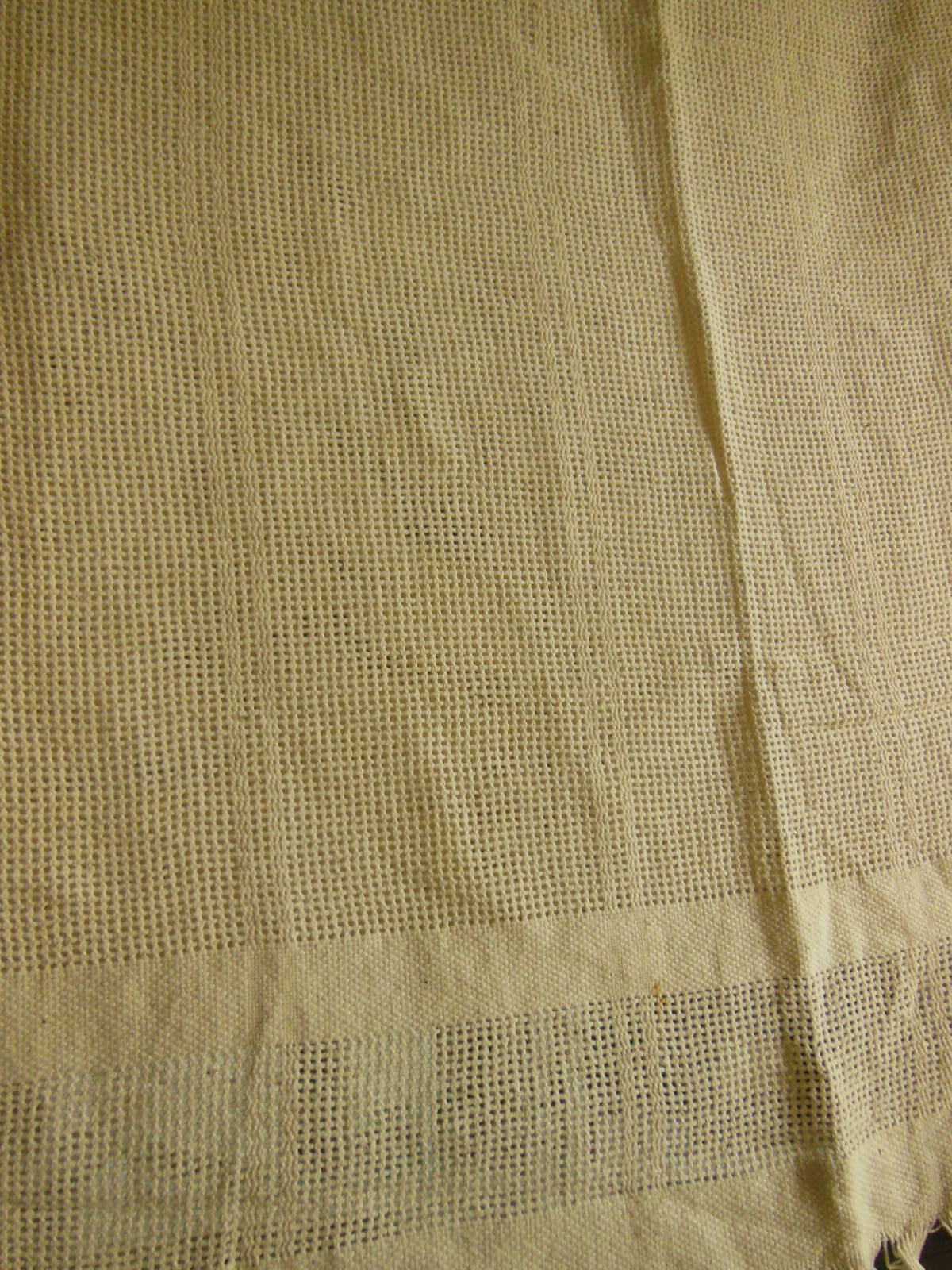 Dessus de lit vintage franges , maille jour petit lit  B6