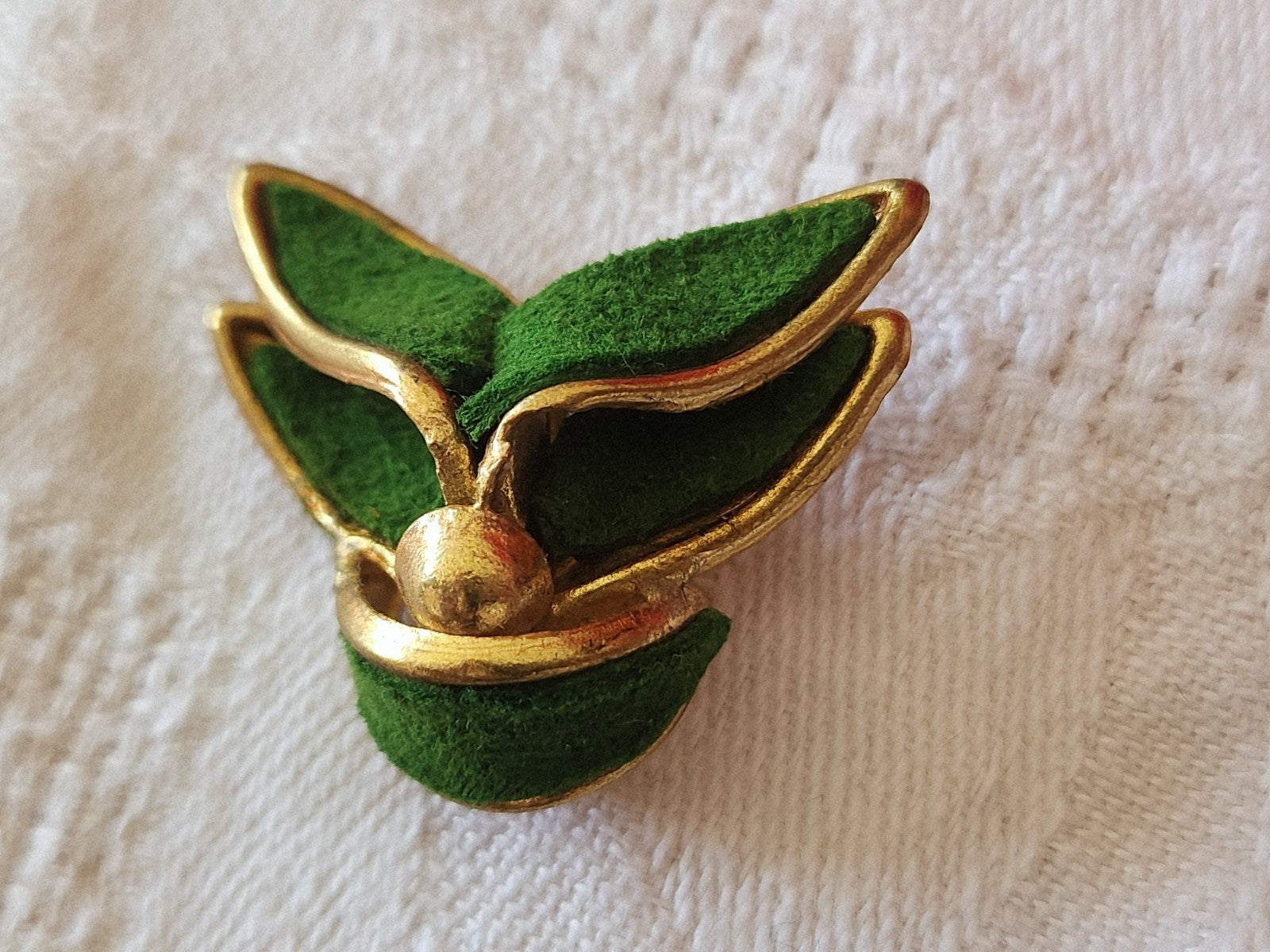 Bouton ancien metal vert  2,8 cm sur 3 cm original G2N