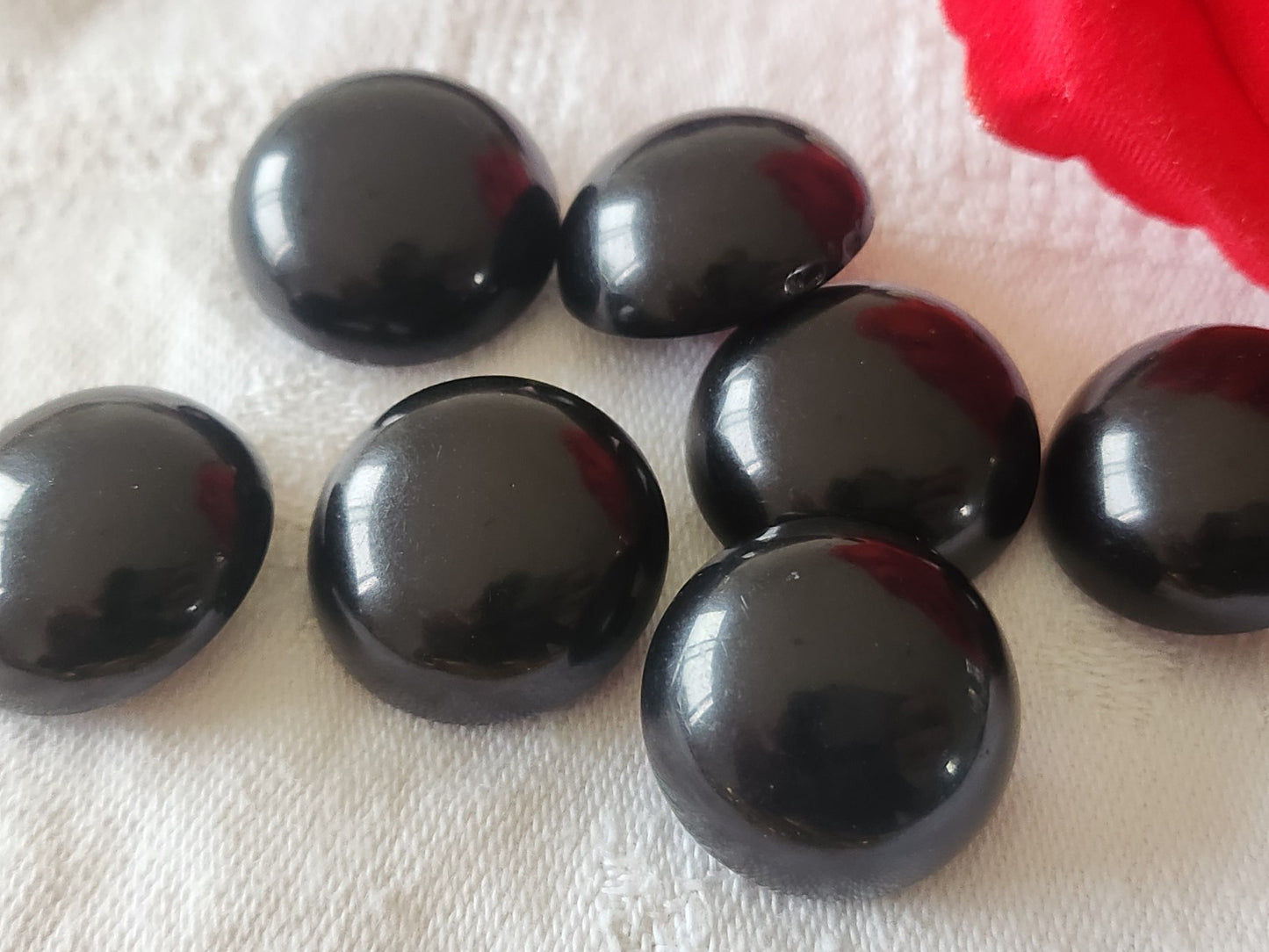 Lot 6 boutons vintage marron quasi noir pied bombé 2,2 cm ref 3955