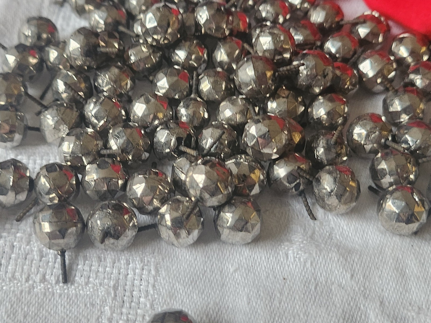 Lot 120 boules en verre avec vis anciens restauration miroir clous création TA