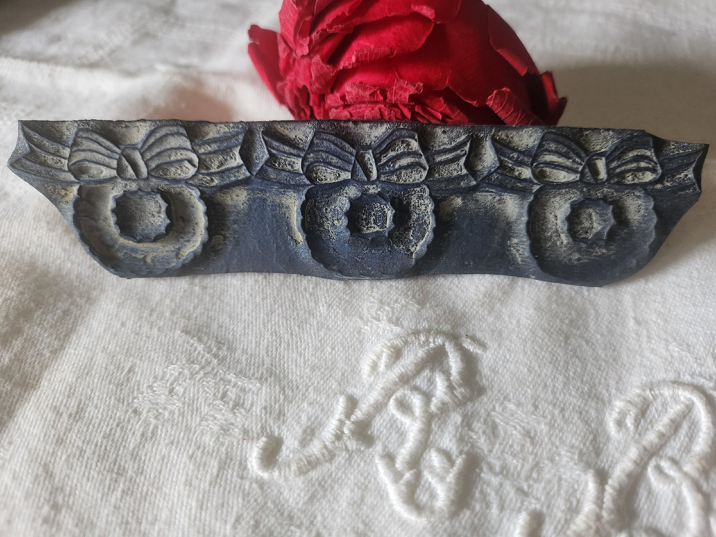 Tampon ancien sans support frise broderie collection couronnes noeud   n°30-2