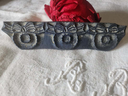 Tampon ancien sans support frise broderie collection couronnes noeud   n°30-2