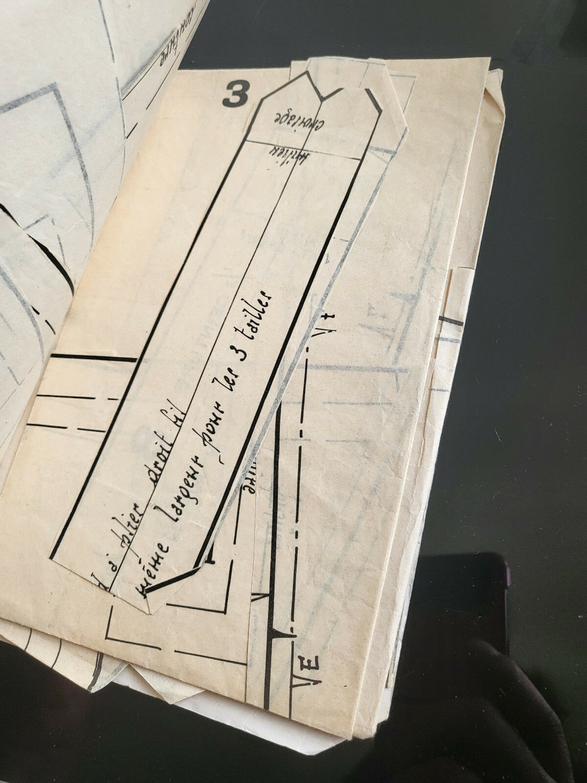 Patron ancien tailleur veste jupe coupé en 48 possibilité de reduire taille 