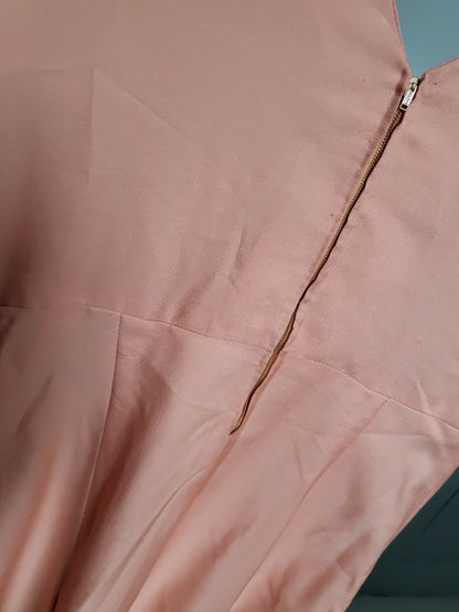 Ancienne robe saumon lumineuse petite taille robe de bal ref portant  T34/36?