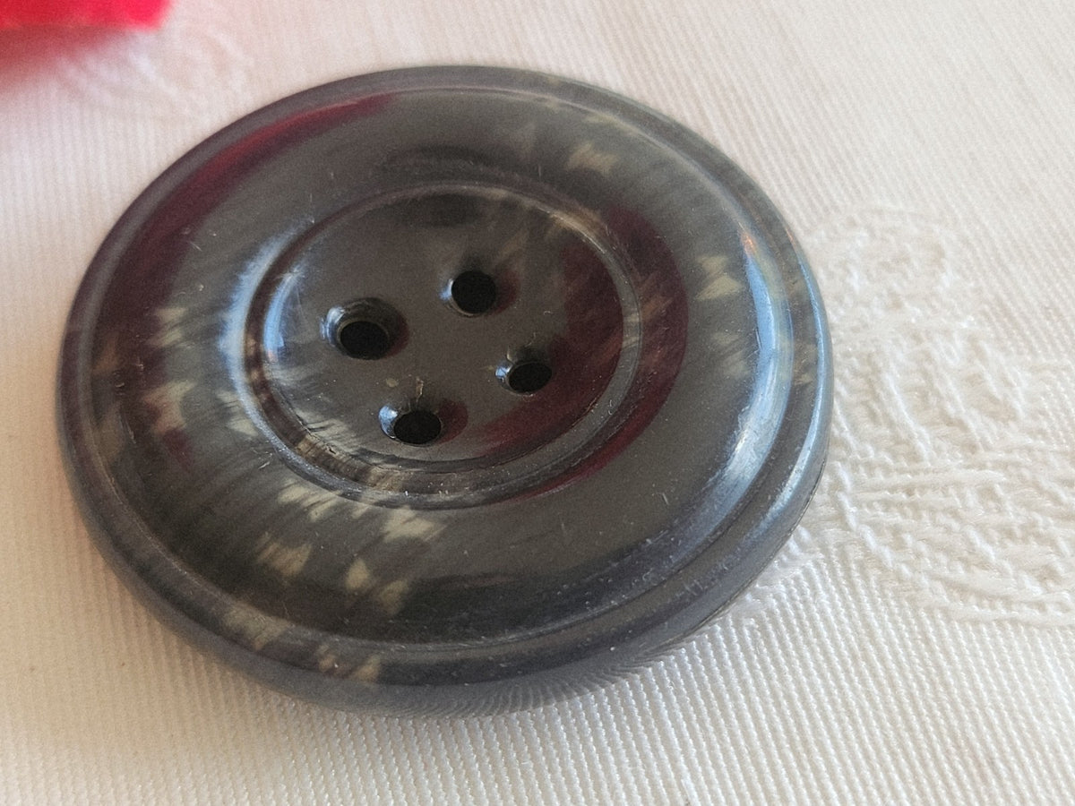 Gros bouton ancien celluloïd   trous travaillé 4 cm 40 mm collection ref 6265