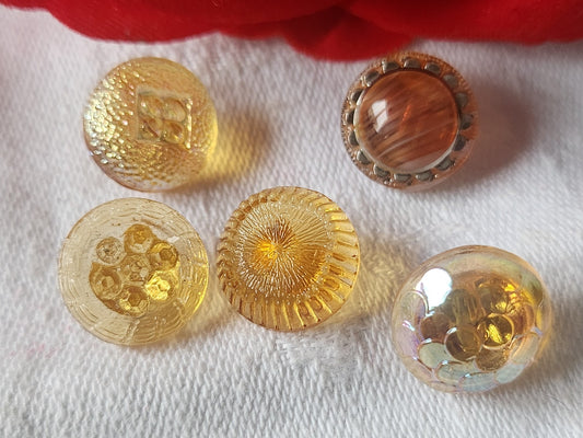 Lot 5 boutons anciens en verre orange  panaché 1,3 cm ref 2158
