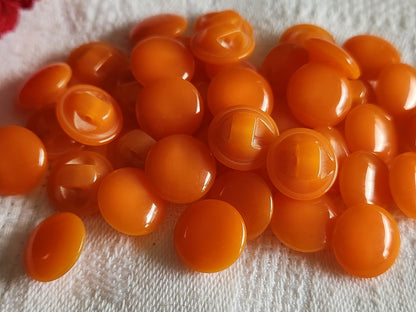 Lot 18 boutons vintage orange pied 1,2 cm à pied lisse  ref 6038
